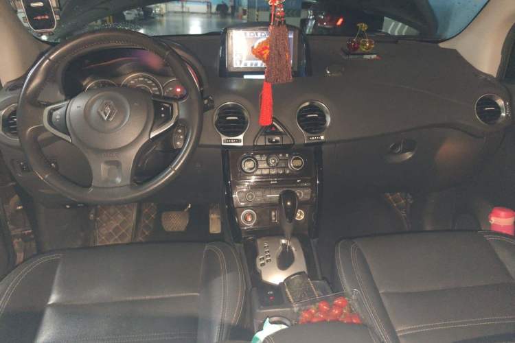 Used Renault Koleos 2013 2.5L Two-Wheel Drive Luxury Navigation Edition Center Console