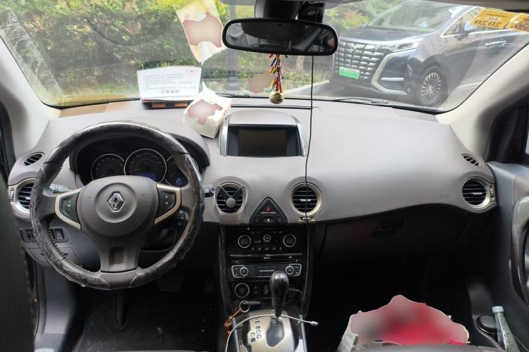 Used Renault Koleos 2013 2.5L 4x4 Comfort Edition Center Console
