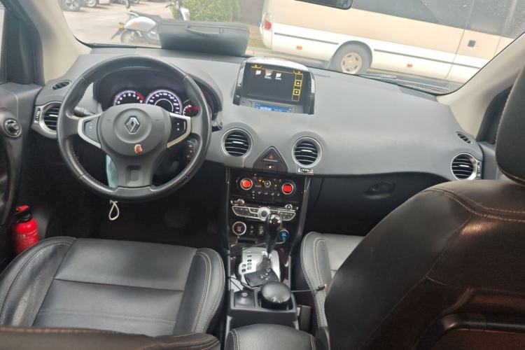 Used Renault Koleos 2013 2.5L 4x4 Comfort Edition Center Console