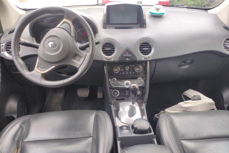 Used Renault Koleos 2013 2.5L 4x4 Comfort Edition Center Console