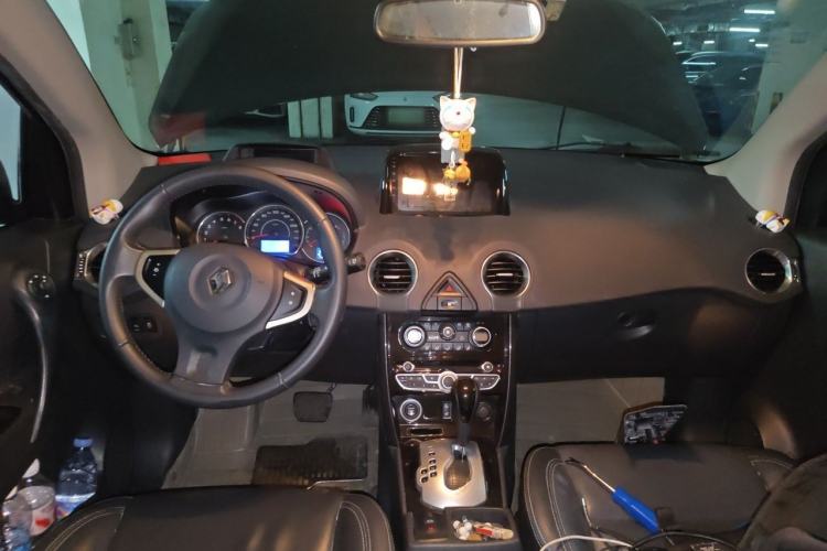 Used Renault Koleos 2013 2.5L Two-Wheel Drive Comfort Edition Center Console
