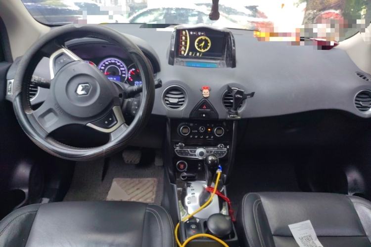 Used Renault Koleos 2013 2.5L Two-Wheel Drive Comfort Edition Center Console