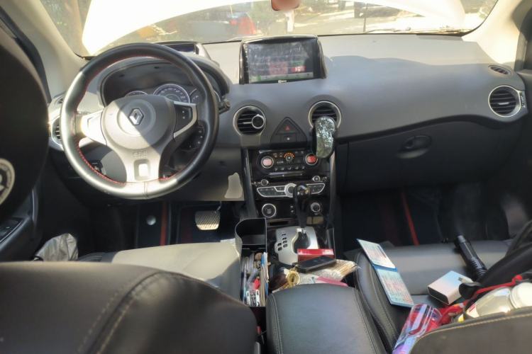 Used Renault Koleos 2013 2.5L Two-Wheel Drive Comfort Edition Center Console