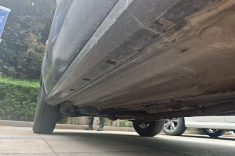 Used Renault Koleos 2013 2.5L 4x4 Comfort Edition Chassis Front Right
