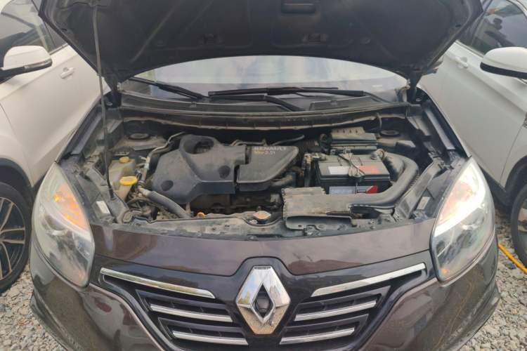Used Renault Koleos 2013 2.5L 4x4 Urban Edition Engine Bay