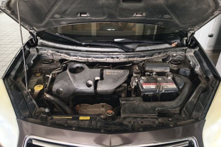 Used Renault Koleos 2013 2.5L 4x4 Comfort Edition Engine Bay