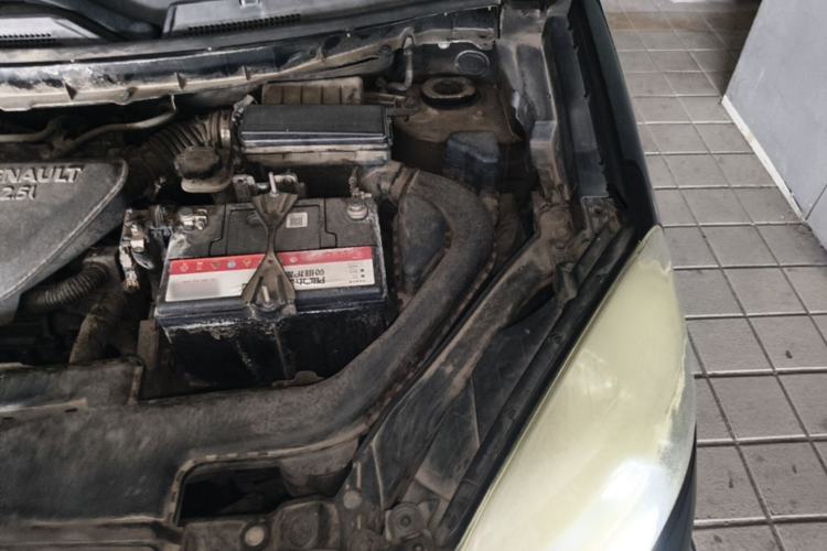 Used Renault Koleos 2013 2.5L 4x4 Comfort Edition Engine Bay Left