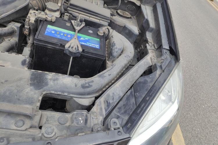 Used Renault Koleos 2013 2.5L 4x4 Comfort Edition Engine Bay Left