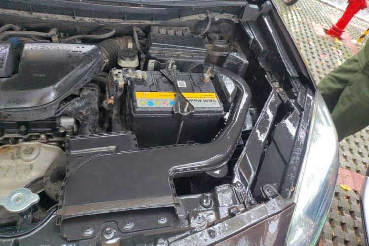 Used Renault Koleos 2013 2.5L Two-Wheel Drive Comfort Edition Engine Bay Left