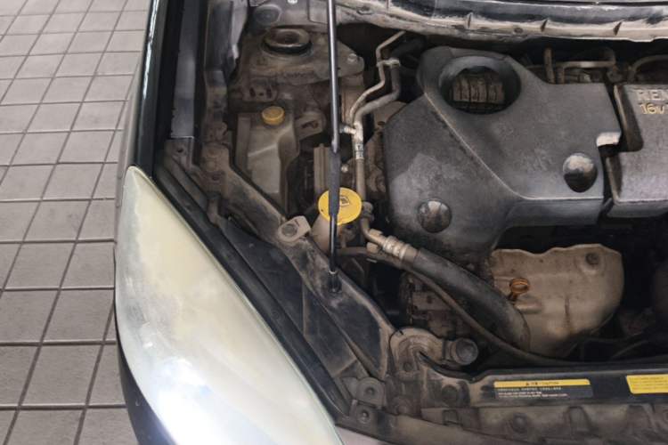 Used Renault Koleos 2013 2.5L 4x4 Comfort Edition Engine Bay Right