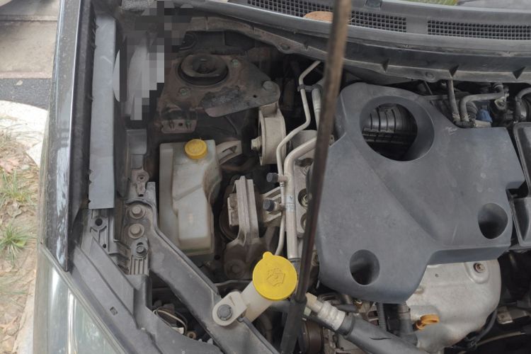 Used Renault Koleos 2013 2.5L Two-Wheel Drive Comfort Edition Engine Bay Right