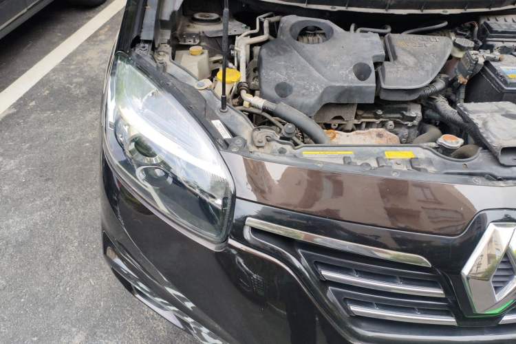 Used Renault Koleos 2013 2.5L 4x4 Comfort Edition Engine Bay Right