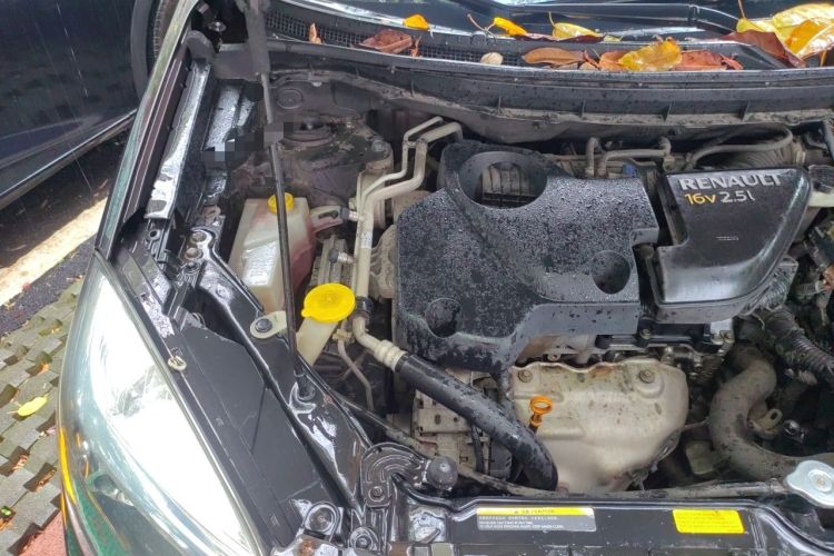 Used Renault Koleos 2013 2.5L Two-Wheel Drive Comfort Edition Engine Bay Right