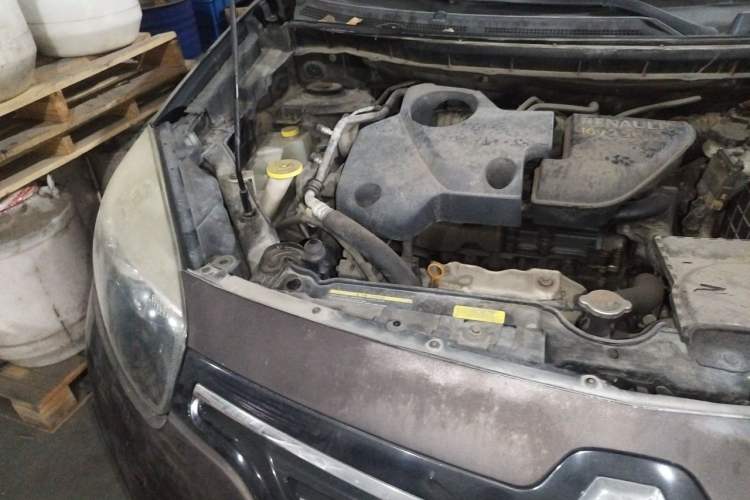 Used Renault Koleos 2013 2.5L Two-Wheel Drive Luxury Navigation Edition Engine Bay Right