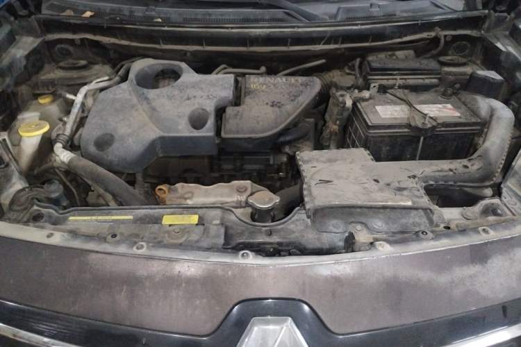 Used Renault Koleos 2013 2.5L Two-Wheel Drive Luxury Navigation Edition Engine Bay
