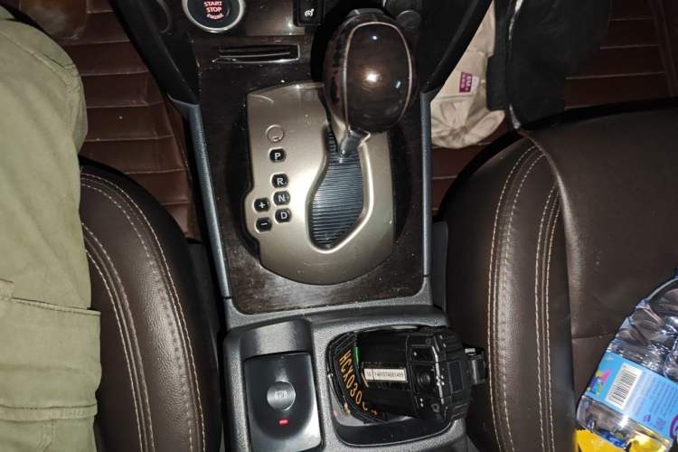Used Renault Koleos 2013 2.5L Two-Wheel Drive Luxury Navigation Edition Gear Lever