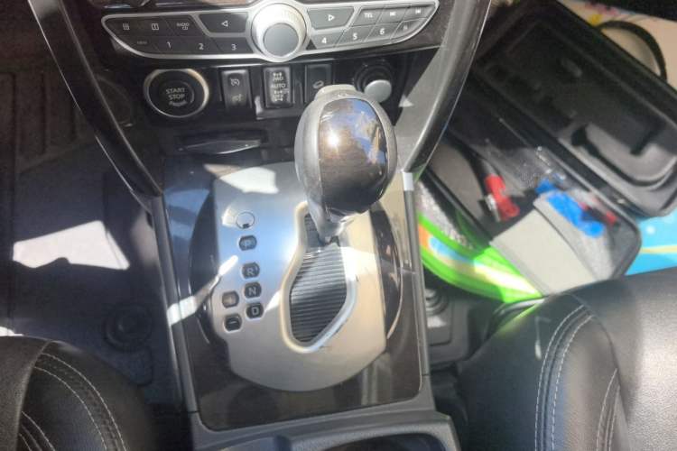Used Renault Koleos 2013 2.5L 4x4 Comfort Edition Gear Lever