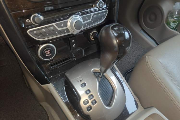Used Renault Koleos 2013 2.5L Two-Wheel Drive Comfort Edition Gear Lever