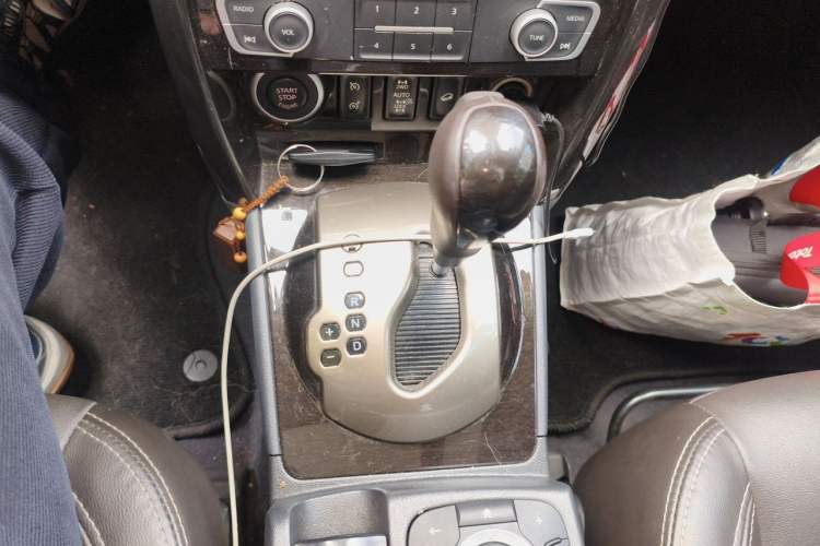 Used Renault Koleos 2013 2.5L 4x4 Comfort Edition Gear Lever