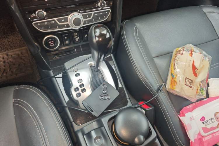 Used Renault Koleos 2013 2.5L 4x4 Comfort Edition Gear Lever