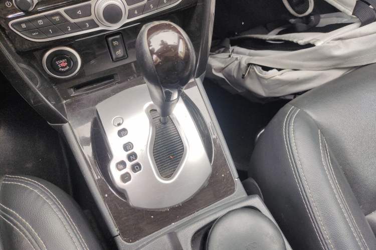 Used Renault Koleos 2013 2.5L 4x4 Comfort Edition Gear Lever