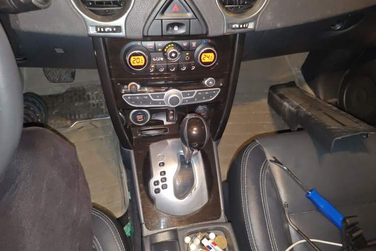 Used Renault Koleos 2013 2.5L Two-Wheel Drive Comfort Edition Gear Lever