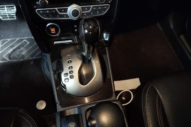 Used Renault Koleos 2013 2.5L Two-Wheel-Drive Luxury Edition Gear Lever