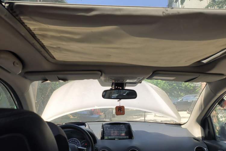 Used Renault Koleos 2013 2.5L Two-Wheel Drive Comfort Edition Headliner