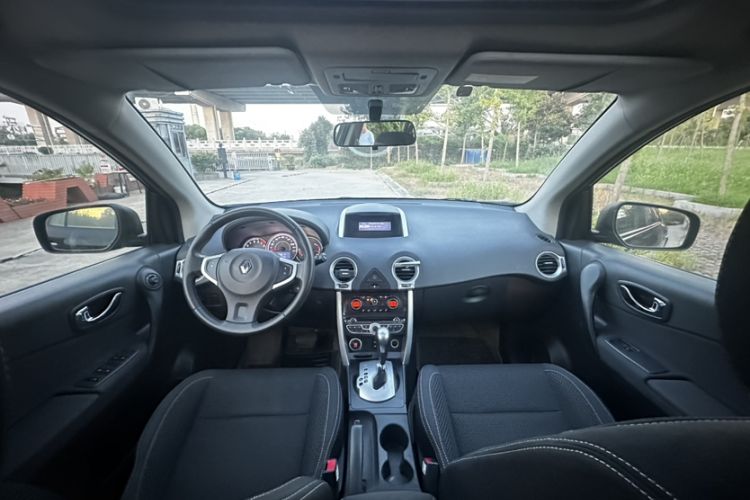 Used Renault Koleos 2013 2.5L Two-Wheel-Drive Urban Edition Interior 1