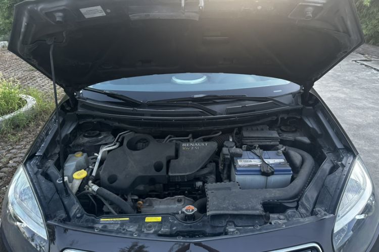 Used Renault Koleos 2013 2.5L Two-Wheel-Drive Urban Edition Interior 11