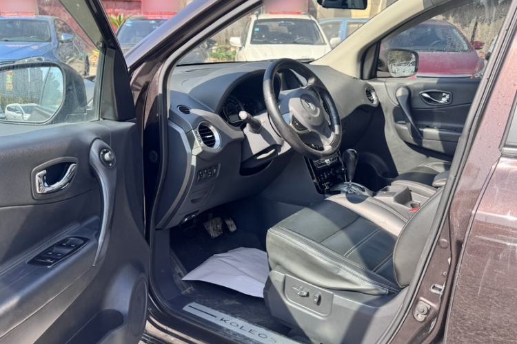Used Renault Koleos 2013 2.5L 4x4 Urban Edition Interior 2