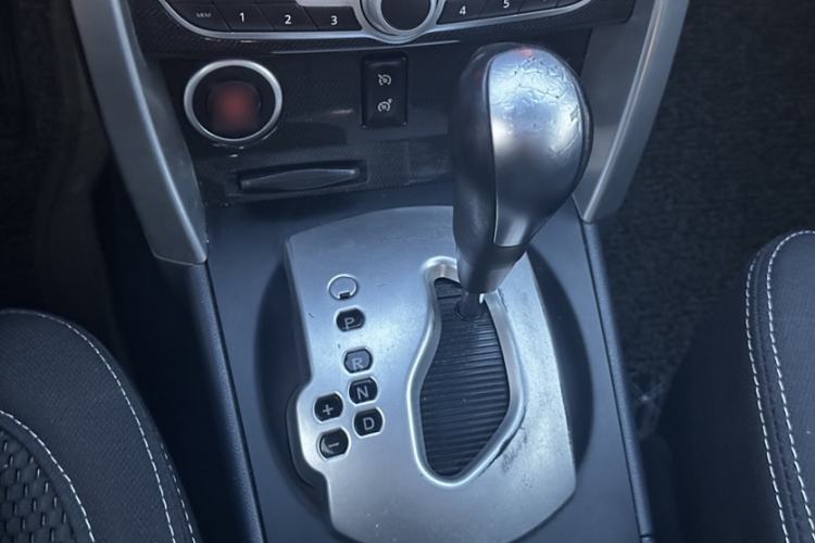 Used Renault Koleos 2013 2.5L Two-Wheel-Drive Urban Edition Interior 2
