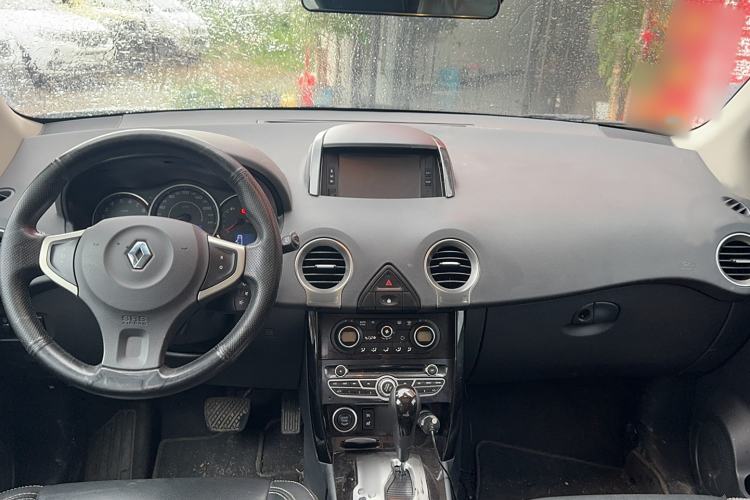 Used Renault Koleos 2013 2.5L 4x4 Urban Edition Interior 3
