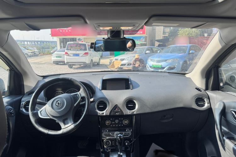Used Renault Koleos 2013 2.5L 4x4 Urban Edition Interior 4