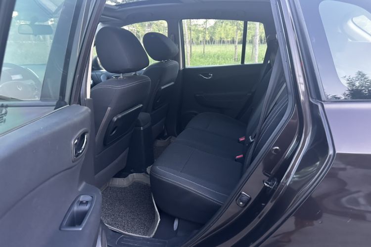 Used Renault Koleos 2013 2.5L Two-Wheel-Drive Urban Edition Interior 5