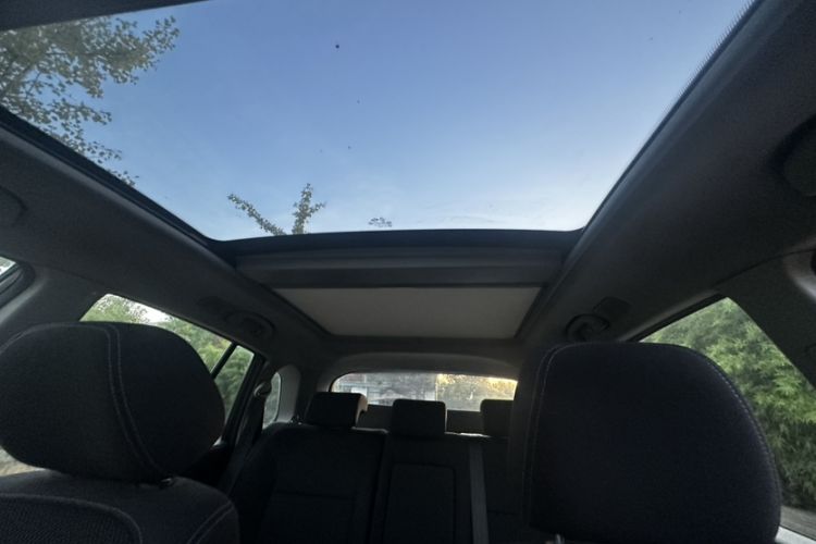 Used Renault Koleos 2013 2.5L Two-Wheel-Drive Urban Edition Interior 6