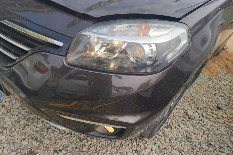 Used Renault Koleos 2013 2.5L 4x4 Urban Edition Left Front Headlight