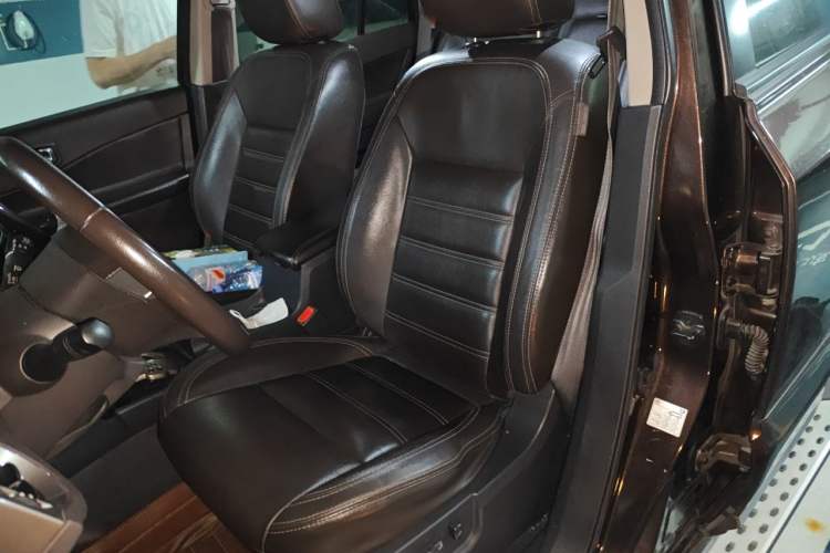 Used Renault Koleos 2013 2.5L Two-Wheel Drive Luxury Navigation Edition Left Front Seat