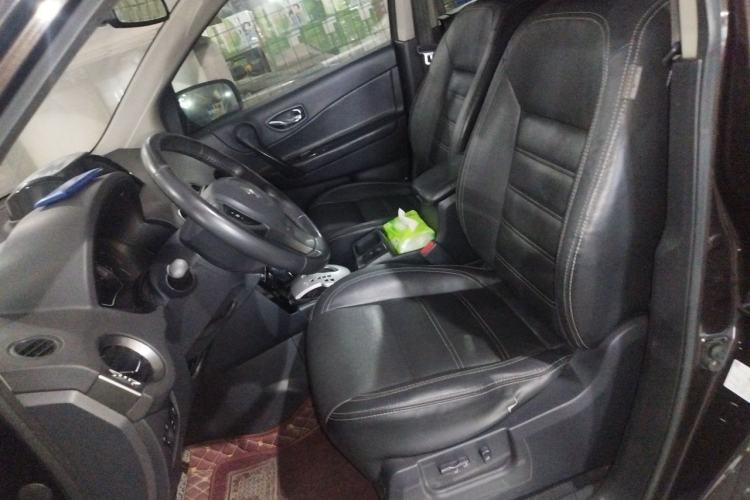 Used Renault Koleos 2013 2.5L Two-Wheel Drive Luxury Navigation Edition Left Front Seat