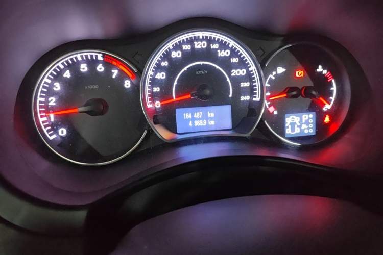 Used Renault Koleos 2013 2.5L Two-Wheel Drive Luxury Navigation Edition Odometer Close Up