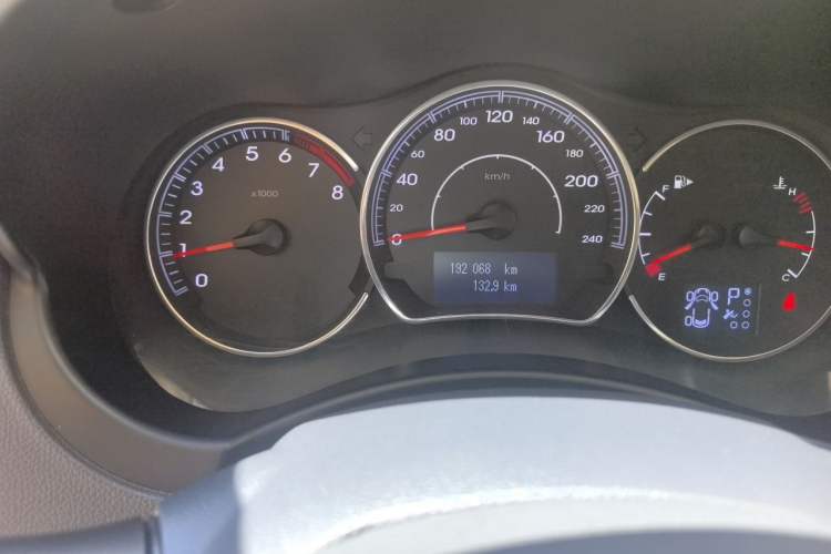 Used Renault Koleos 2013 2.5L 4x4 Comfort Edition Odometer Close Up