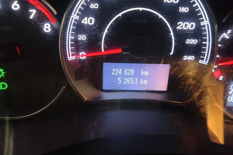 Used Renault Koleos 2013 2.5L 4x4 Comfort Edition Odometer Close Up