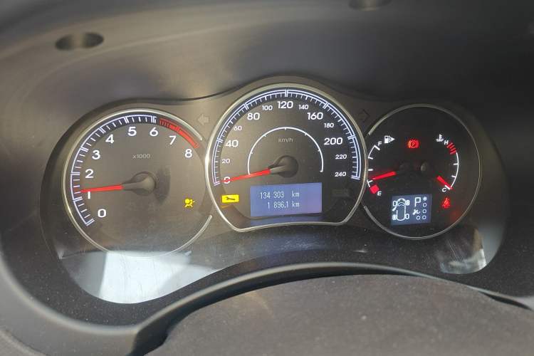 Used Renault Koleos 2013 2.5L Two-Wheel Drive Comfort Edition Odometer Close Up
