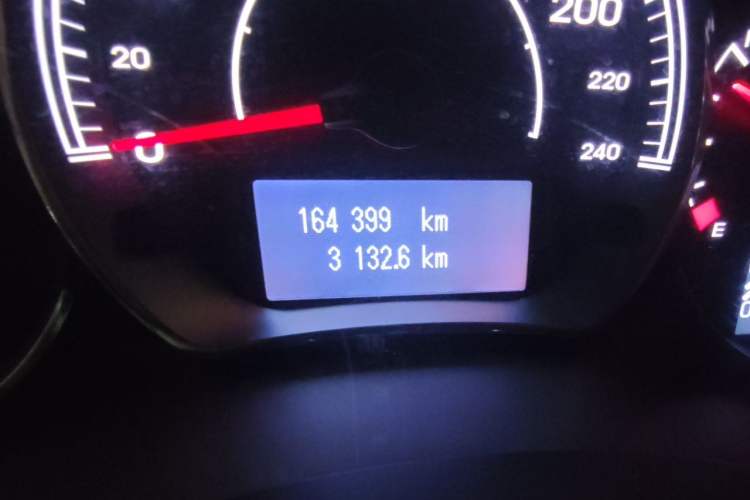 Used Renault Koleos 2013 2.5L Two-Wheel Drive Luxury Navigation Edition Odometer Close Up