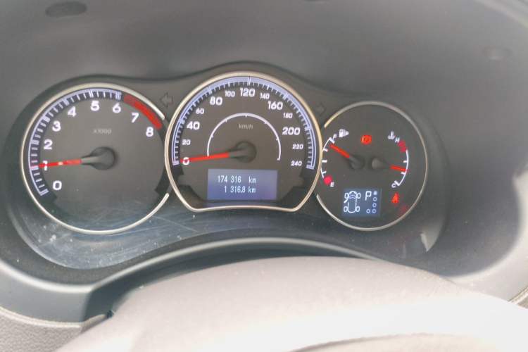 Used Renault Koleos 2013 2.5L 4x4 Comfort Edition Odometer Close Up