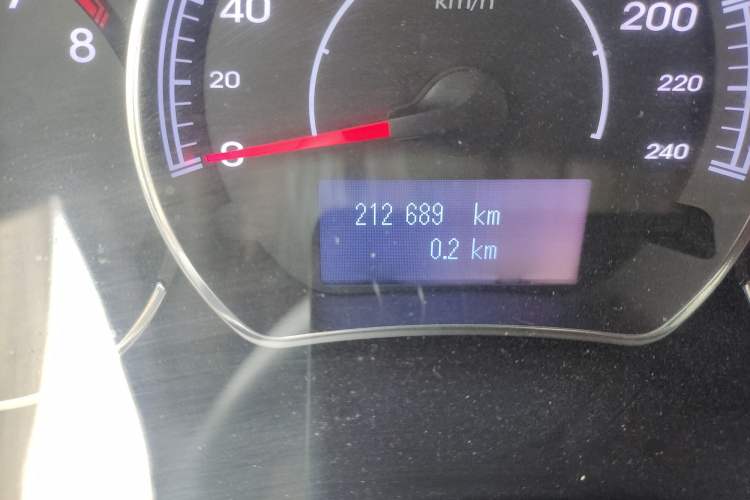 Used Renault Koleos 2013 2.5L 4x4 Comfort Edition Odometer Close Up