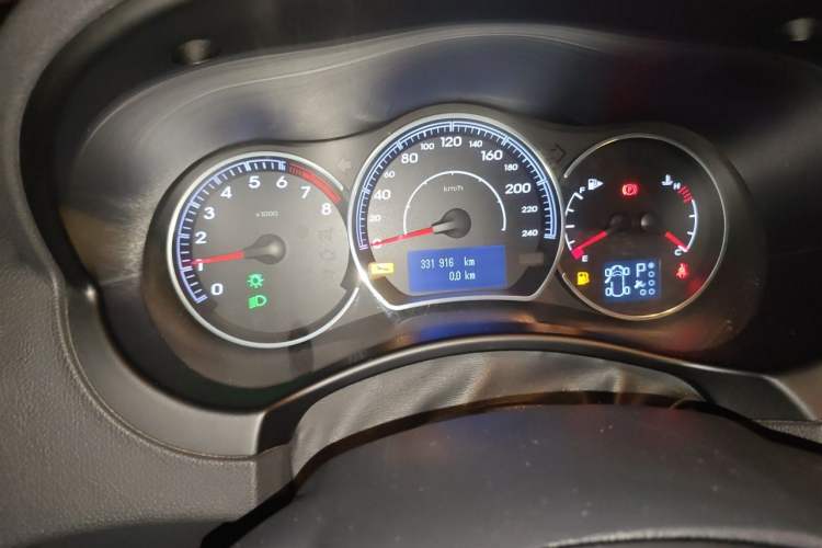 Used Renault Koleos 2013 2.5L Two-Wheel Drive Comfort Edition Odometer Close Up