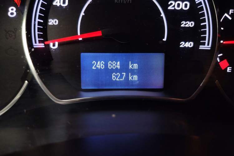 Used Renault Koleos 2013 2.5L Two-Wheel-Drive Luxury Edition Odometer Close Up