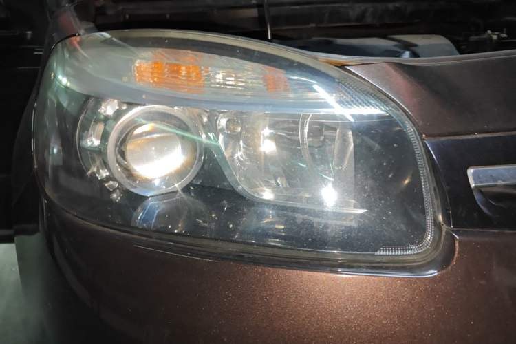 Used Renault Koleos 2013 2.5L Two-Wheel Drive Luxury Navigation Edition Right Front Headlight