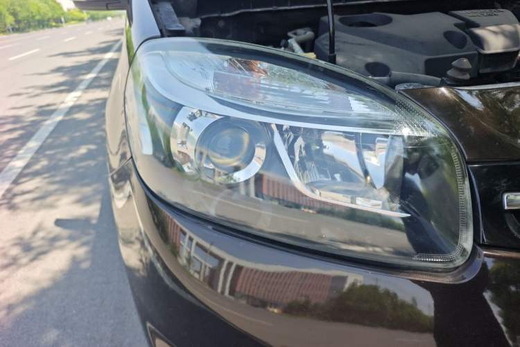 Used Renault Koleos 2013 2.5L Two-Wheel Drive Comfort Edition Right Front Headlight